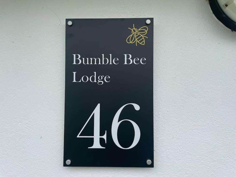 Bumblebee Lodge Saint Cleer Exterior photo